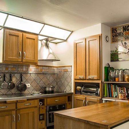 Private Room In A Parisian Homestay! - Close To It All! Exterior photo