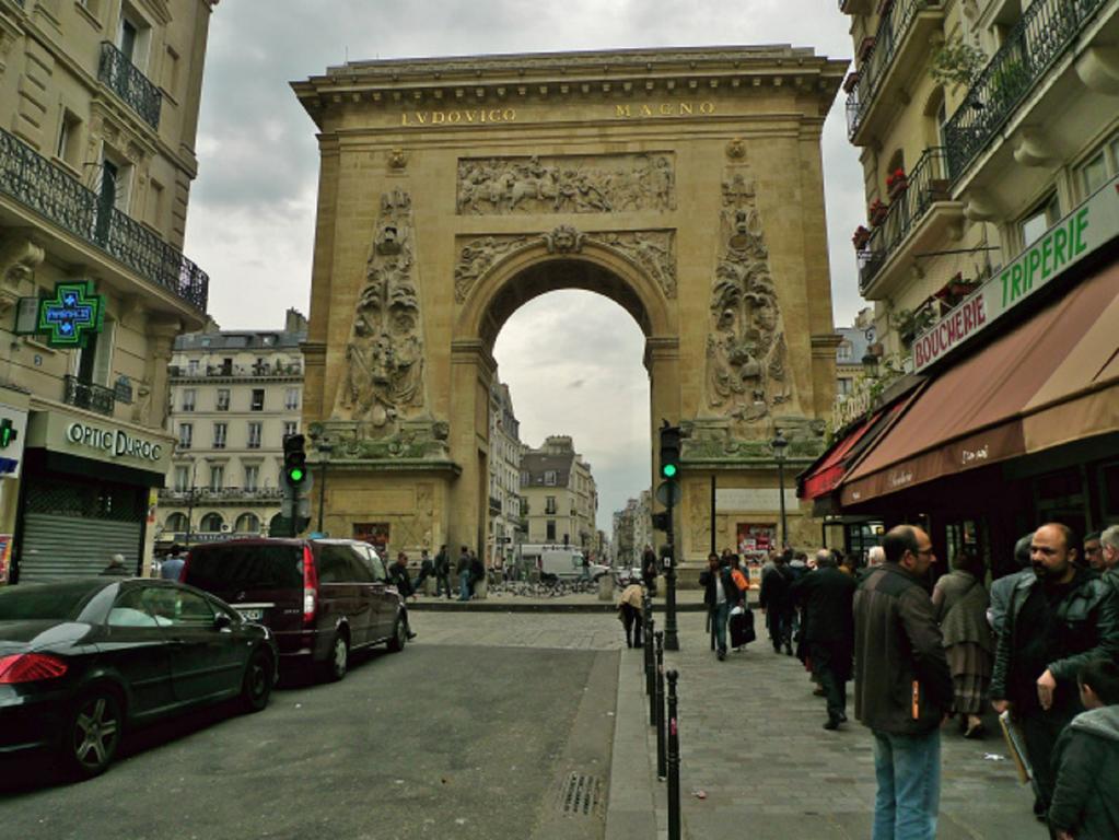 Private Room In A Parisian Homestay! - Close To It All! Exterior photo