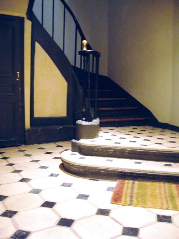 Private Room In A Parisian Homestay! - Close To It All! Exterior photo